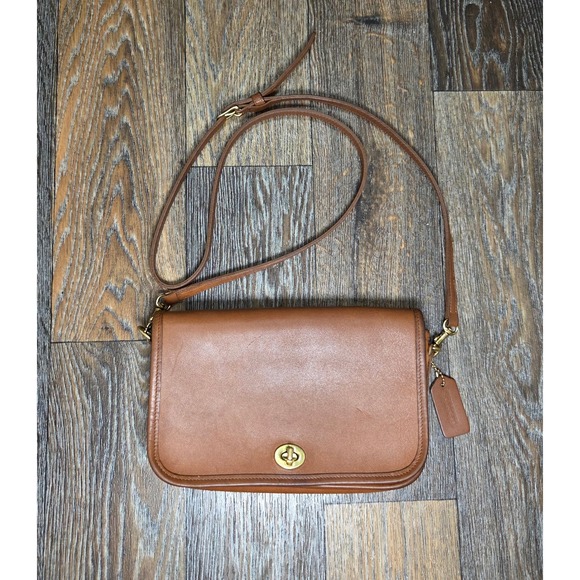 Coach Handbags - Vintage Coach British Tan Leather Crossbody Bag Turnlock Hungary M7U-9755